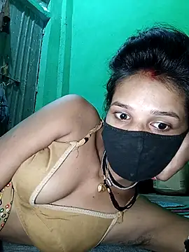 Snapshot of Hoty_girl_143 chatting on 10.31.25 Hoty girl 143 online show from 10.31.25