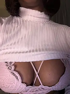 IamCrystal2 online show from 01.16.25