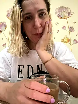 Bia sexynovaes online show from 10.27.25