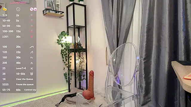 Lella Ryann  online show from 02.14.25