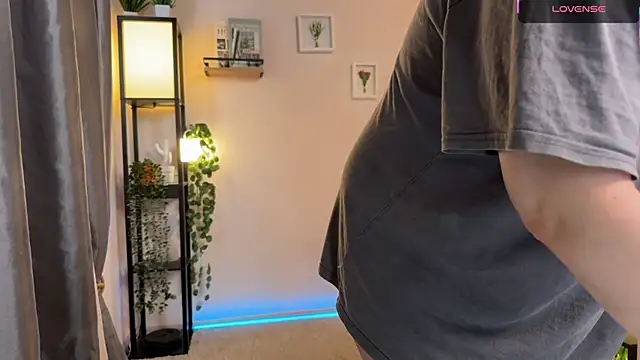 Lella Ryann  online show from 11.14.25