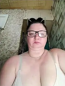 Snapshot of Holly-69 chatting on 06.22.26 Holly-69 online show from 06.22.26