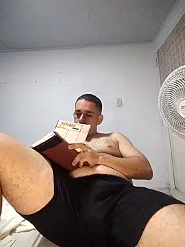 Snapshot of CRISTHIAN_GREY01 chatting on 10.05.25 CRISTHIAN GREY01 online show from 10.05.25