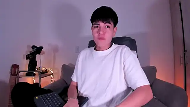 Snapshot of JaycoThomas chatting on 02.06.25 JaycoThomas online show from 02.06.25