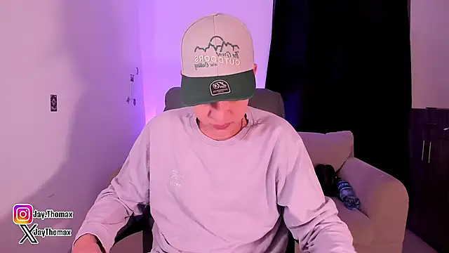 Snapshot of JaycoThomas chatting on 10.10.25 JaycoThomas online show from 10.10.25