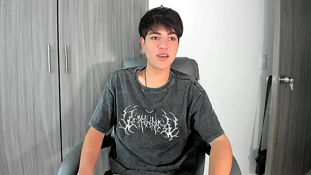 Snapshot of JaycoThomas chatting on 12.20.25 JaycoThomas online show from 12.20.25