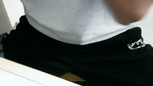 Snapshot of XiaoGuoGuo284512 chatting on 01.31.25 XiaoGuoGuo284512 online show from 01.31.25