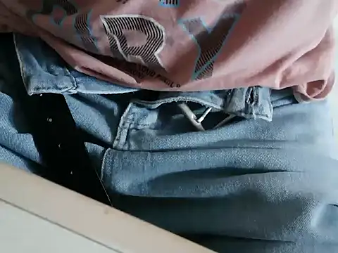 Snapshot of XiaoGuoGuo284512 chatting on 10.29.25 XiaoGuoGuo284512 online show from 10.29.25