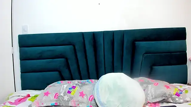 Snapshot of LisaWhite_ chatting on 03.11.25 LisaWhite online show from 03.11.25