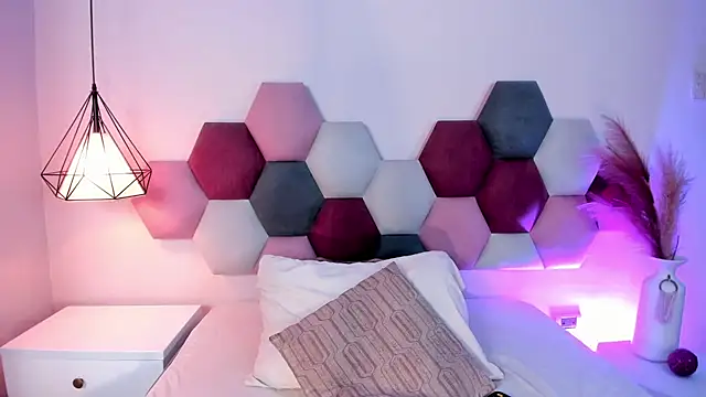 LaraGoldd online show from 09.26.25