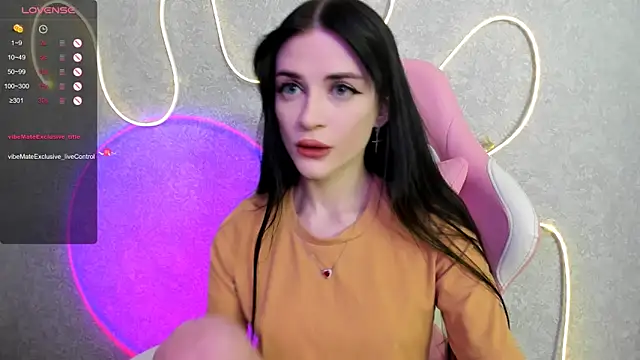 Molly Crystall online show from 05.18.26