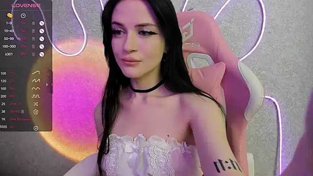 Snapshot of Molly_Crystall chatting on 07.18.26 Molly Crystall online show from 07.18.26