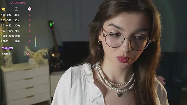 Snapshot of FlairEdgin chatting on 10.05.25 FlairEdgin online show from 10.05.25