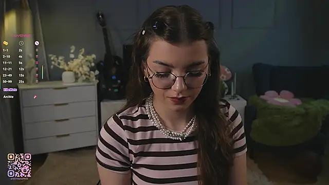 Snapshot of FlairEdgin chatting on 10.13.25 FlairEdgin online show from 10.13.25