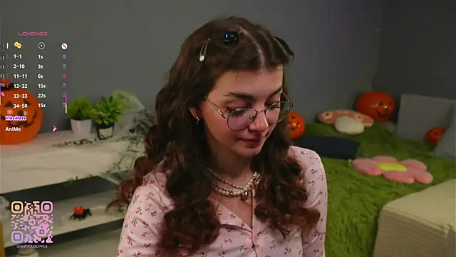 Snapshot of FlairEdgin chatting on 10.26.25 FlairEdgin online show from 10.26.25