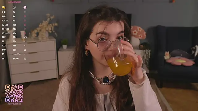 Snapshot of FlairEdgin chatting on 11.24.25 FlairEdgin online show from 11.24.25