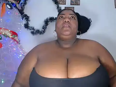 Snapshot of bustyboobsperver chatting on 12.17.24 bustyboobsperver online show from 12.17.24