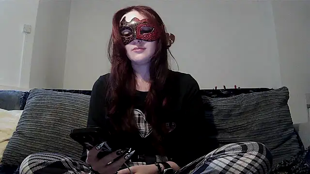 Snapshot of LexiSnowUK chatting on 07.06.26 LexiSnowUK online show from 07.06.26