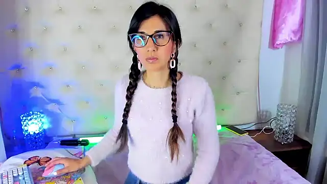 Snapshot of _jade_white_ chatting on 02.19.25 jade white online show from 02.19.25