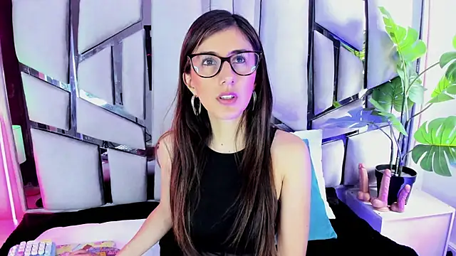 Snapshot of _jade_white_ chatting on 12.04.25 jade white online show from 12.04.25