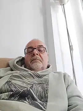 Satiro Sevilla online show from 04.12.26