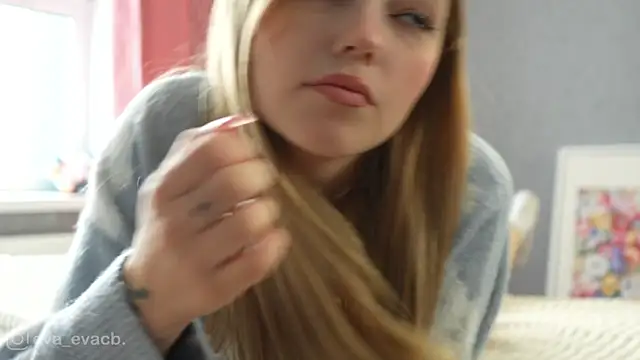 norakisses online show from 03.06.25