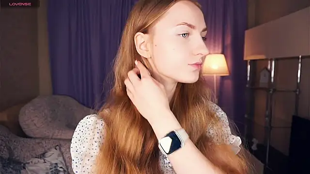 EsmaCarll online show from 01.11.25