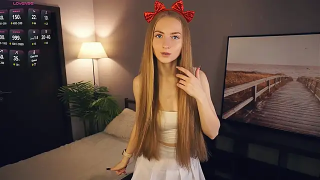 EsmaCarll online show from 12.20.25