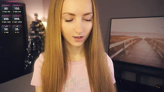 EsmaCarll online show from 12.21.25