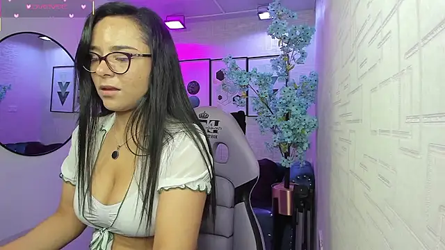 Snapshot of Tiara_rr chatting on 01.10.26 Tiara rr online show from 01.10.26