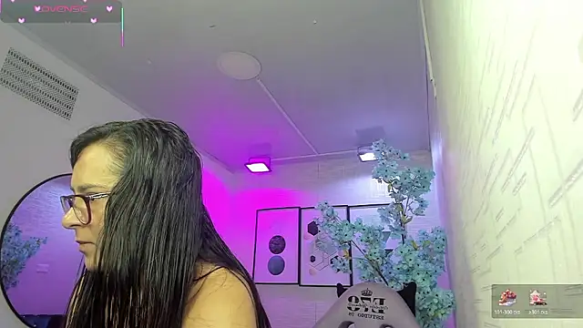 Snapshot of Tiara_rr chatting on 01.11.26 Tiara rr online show from 01.11.26