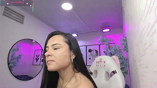 Snapshot of Tiara_rr chatting on 02.14.26 Tiara rr online show from 02.14.26