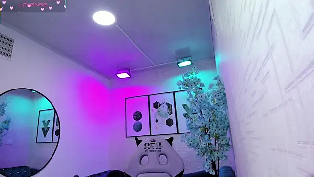 Tiara rr online show from 04.18.26