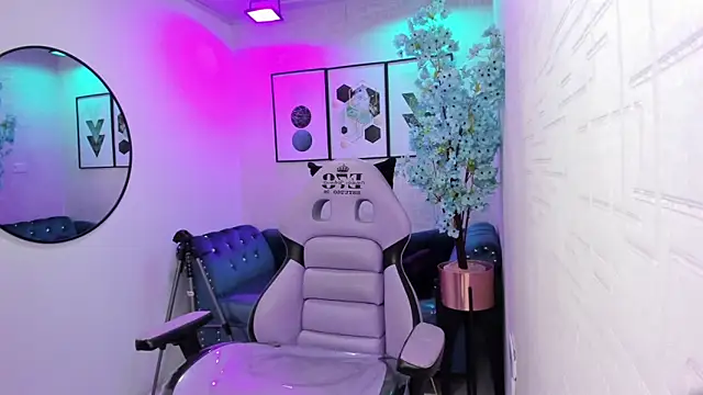 Tiara rr online show from 04.19.26