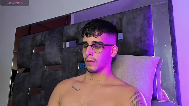 Snapshot of iamcamiloo_ chatting on 03.19.25 iamcamiloo online show from 03.19.25