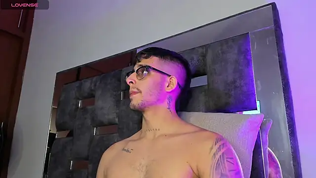Snapshot of iamcamiloo_ chatting on 03.19.25 iamcamiloo online show from 03.19.25