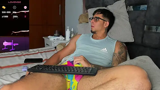 Snapshot of iamcamiloo_ chatting on 09.18.25 iamcamiloo online show from 09.18.25