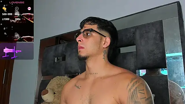 Snapshot of iamcamiloo_ chatting on 10.01.25 iamcamiloo online show from 10.01.25