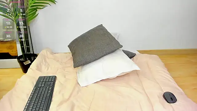 Abril Storm online show from 02.18.25