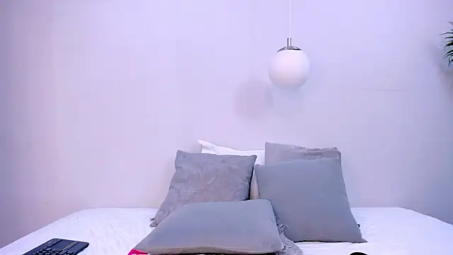 Abril Storm online show from 10.30.25