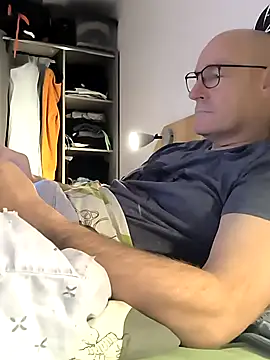 bogland33 online show from 12.15.25