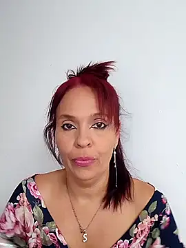 sthefania1710 online show from 03.18.25