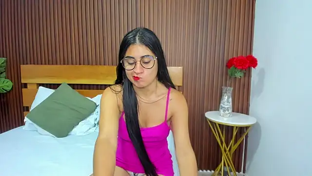 Snapshot of evelin_leroy chatting on 12.23.24 evelin leroy online show from 12.23.24