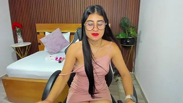 Snapshot of evelin_leroy chatting on 03.08.25 evelin leroy online show from 03.08.25