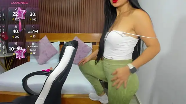 Snapshot of evelin_leroy chatting on 03.20.25 evelin leroy online show from 03.20.25