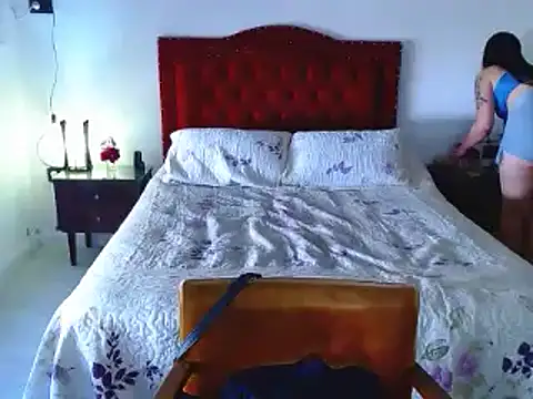 Snapshot of Alma-Mora chatting on 01.02.25 Alma-Mora online show from 01.02.25