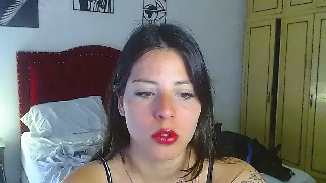 Snapshot of Alma-Mora chatting on 09.19.25 Alma-Mora online show from 09.19.25