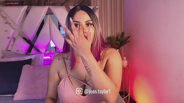 Snapshot of Jeen_Taylor chatting on 10.19.25 Jeen Taylor online show from 10.19.25