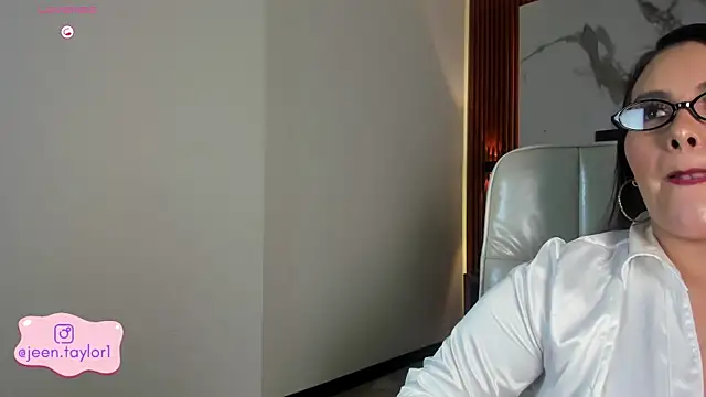 Snapshot of Jeen_Taylor chatting on 10.27.25 Jeen Taylor online show from 10.27.25