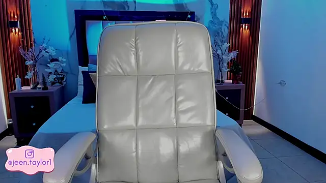 Snapshot of Jeen_Taylor chatting on 11.29.25 Jeen Taylor online show from 11.29.25